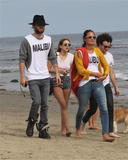th_71859_Preppie_Jared_Leto_hanging_out_on_the_beach_in_Malibu_80_122_12lo.jpg