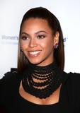 th_39131_Celebutopia-Beyonce_Knowles-Unforgettable_Evening_Benefit-03_122_133lo.jpg