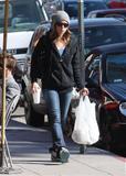 th_61416_Celebutopia-Jessica_Biel_walks_to_a_book_store_and_a_market_to_buy_some_food_in_Los_Angeles-10_122_157lo.jpg