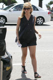th_14636_Preppie_-_Sarah_Michelle_Gellar_at_the_Ivy_at_the_Shore_before_shopping_on_Montana_in_Santa_Monica_-_August_2_2009_021_122_256lo.jpg