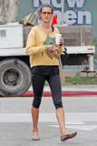 th_62743_celebrity_paradise.com_TheElder_AlessandraAmbrosio2011_08_31_stopsforcoffeeaftermorningpilatescla5_122_380lo.jpg