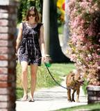 th_19432_Celebutopia-Jessica_Biel_walking_her_dog_in_Beverly_Hills-04_122_393lo.JPG