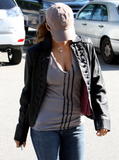 th_10391_Celebutopia-Halle_Berry_leaving_the_shopping_market_in_Beverly_Hills-14_122_402lo.JPG