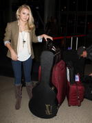 http://img237.imagevenue.com/loc445/th_84298_Emily_Osment_at_LAX_Airport3_122_445lo.jpg