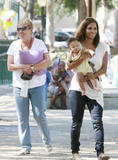 th_43677_A_Day_At_The_Park_With_Halle_Berry_4_Baby_80_122_448lo.jpg