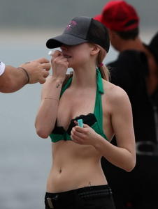 Avril Lavigne sexy breast in bikini cleavage in Hawaii