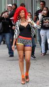 th_16686_Rihanna_shoots_Whats_My_Name_in_NYC_191_122_484lo.jpg