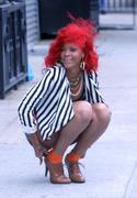 th_16170_Rihanna_shoots_Whats_My_Name_in_NYC_153_122_597lo.jpg