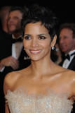 http://img237.imagevenue.com/loc135/th_63851_celebrity_paradise.com_TheElder_HalleBerry82_122_135lo.jpg