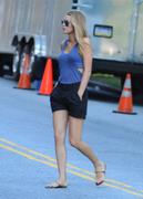 http://img237.imagevenue.com/loc554/th_68569_Blake_Lively_on_the_set_of_Gossip_Girl7_122_554lo.jpg